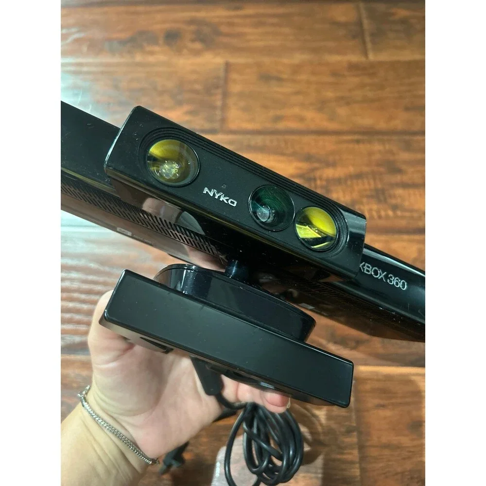 Microsoft Xbox 360 Kinect Sensor Bar Model 1414 *PLUS Nyko Zoom 86085-A50 Bundle